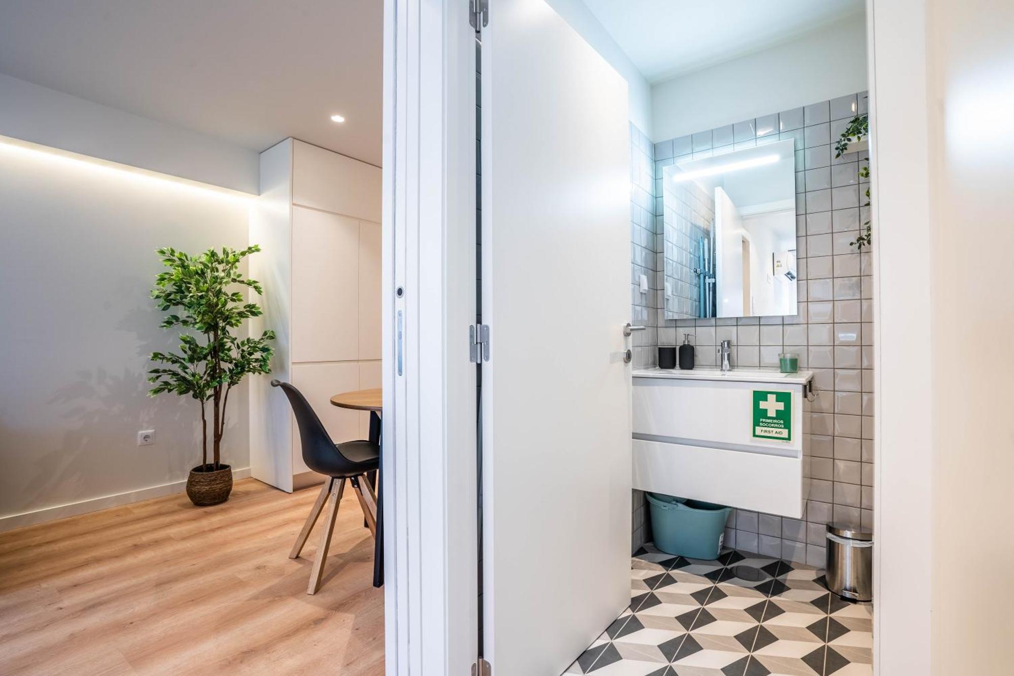 Trindade Bliss: 1Br W/ Free Parking By Lovelystay Porto Exteriér fotografie