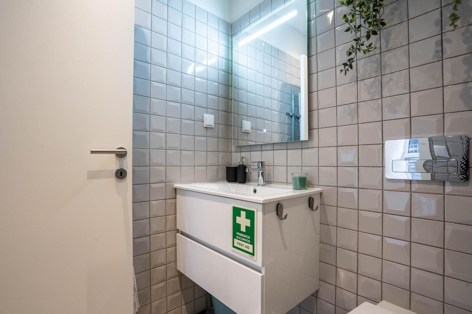 Trindade Bliss: 1Br W/ Free Parking By Lovelystay Porto Exteriér fotografie